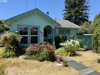 669 N BAXTER St, Coquille, OR 97423