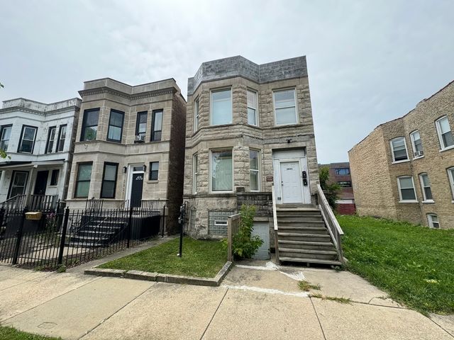 3833 W Arthington Street, Chicago, IL 60624
