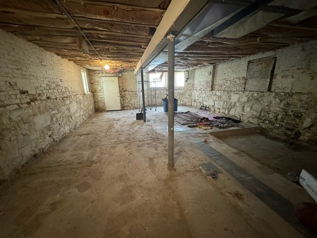 3833 W Arthington Street, Chicago, IL 60624