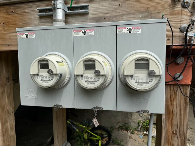 3833 W Arthington Street, Chicago, IL 60624