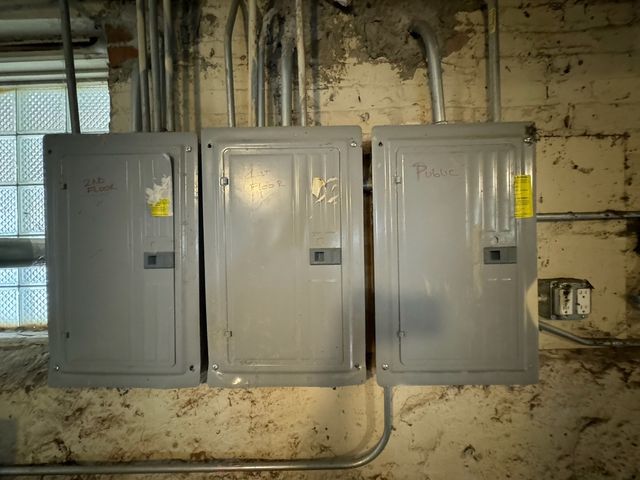 3833 W Arthington Street, Chicago, IL 60624