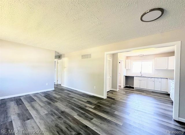 316 Lytle Place, Garden City, MI 48135