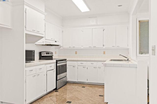 1015 82Nd Ave, Oakland, CA 94621