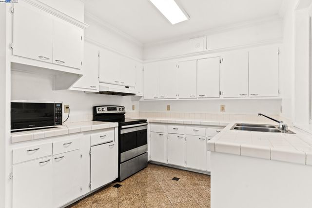 1015 82Nd Ave, Oakland, CA 94621