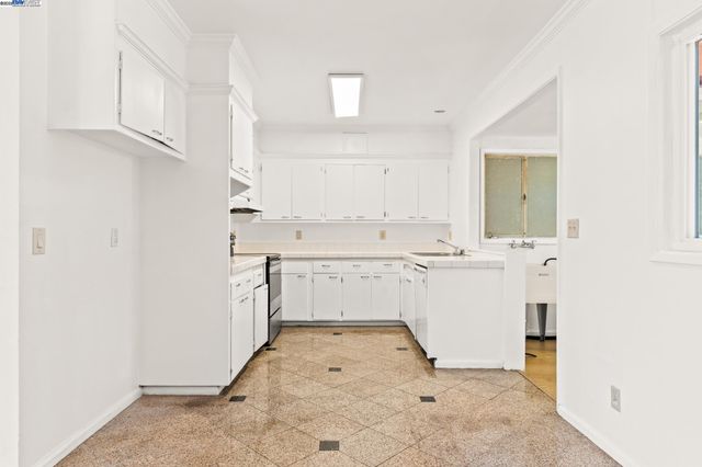 1015 82Nd Ave, Oakland, CA 94621