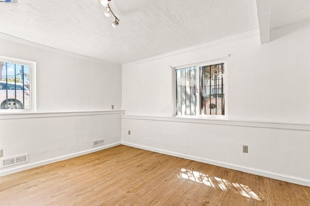 1015 82Nd Ave, Oakland, CA 94621