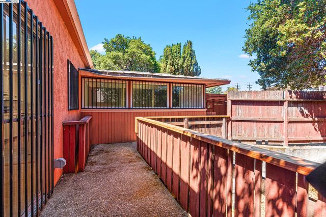 1015 82Nd Ave, Oakland, CA 94621