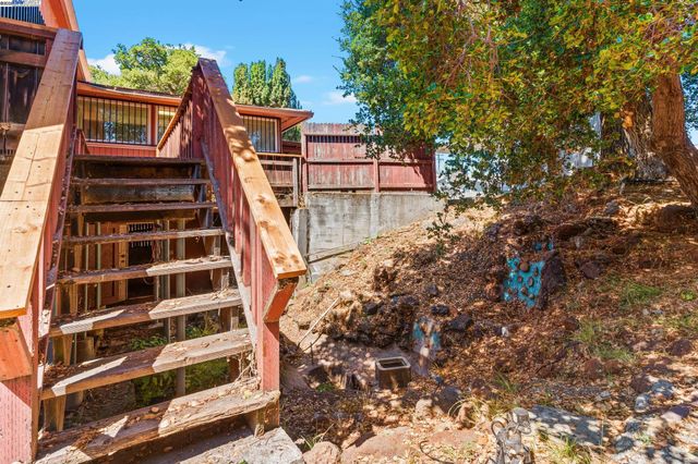 1015 82Nd Ave, Oakland, CA 94621