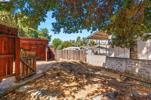 1015 82Nd Ave, Oakland, CA 94621