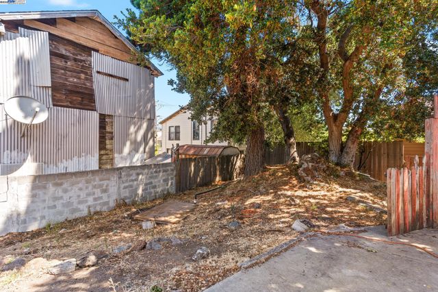 1015 82Nd Ave, Oakland, CA 94621