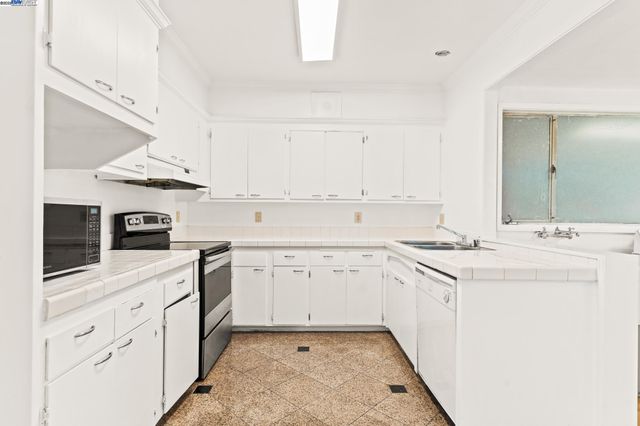 1015 82Nd Ave, Oakland, CA 94621