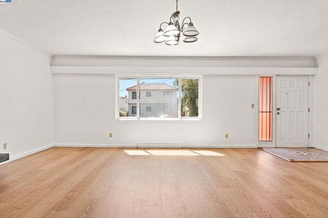 1015 82Nd Ave, Oakland, CA 94621