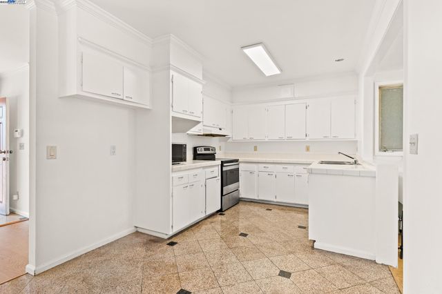 1015 82Nd Ave, Oakland, CA 94621