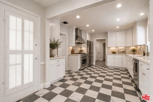 713 Walden Drive, Beverly Hills, CA 90210