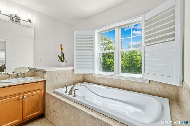 53 Carnoustie Circle 53, Bloomfield, CT 06002