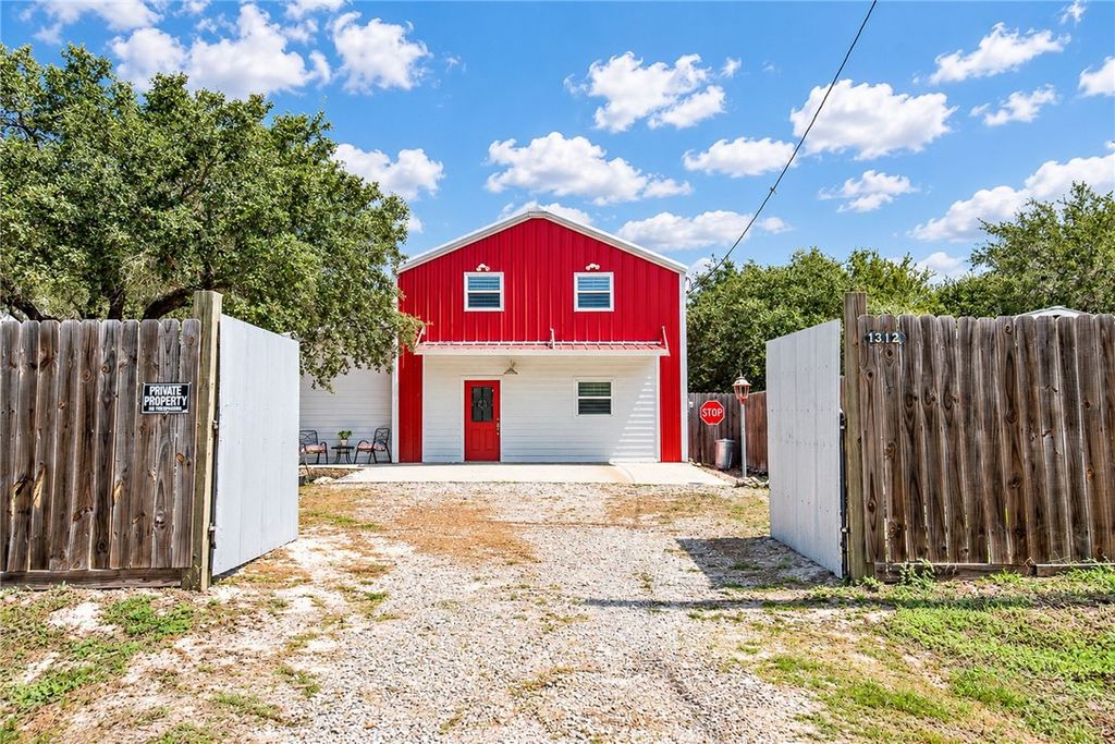 1312 N Verne St, Rockport, TX 78382 — photo 2