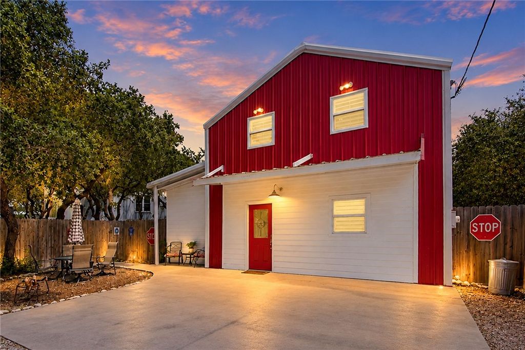1312 N Verne St, Rockport, TX 78382 — photo 4