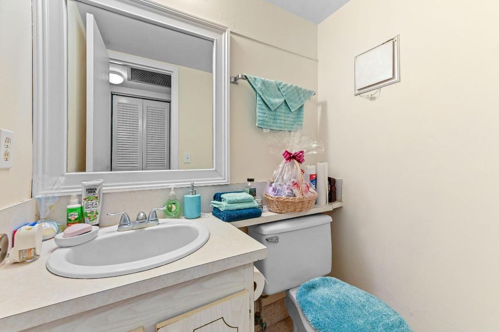 Image 8 of property listing at 279 Mansfield G, Boca Raton, FL 33434