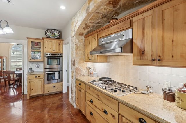 221 Cypress Estates Pkwy W, Ingram, TX 78025