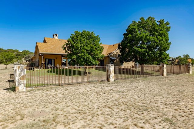 221 Cypress Estates Pkwy W, Ingram, TX 78025