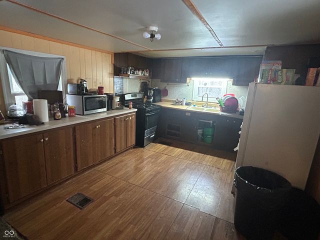 10615 E Stanley Road, Rockville, IN 47872