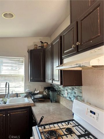 1247 E Street, Corona, CA 92882