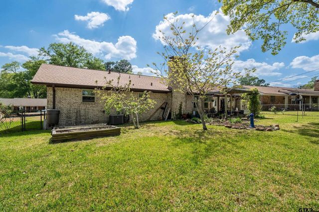 316 Vicksburg Dr, Tyler, TX 75703