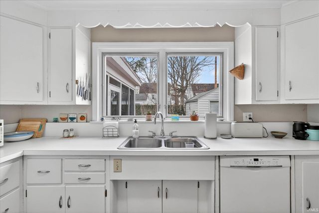 1406 E Monroe Street, South Bend, IN 46615
