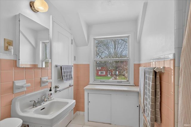 1406 E Monroe Street, South Bend, IN 46615