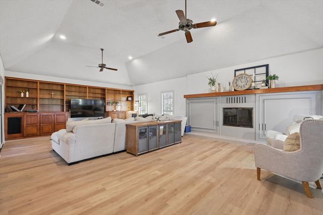 1189 W Jeter Road, Bartonville, TX 76226