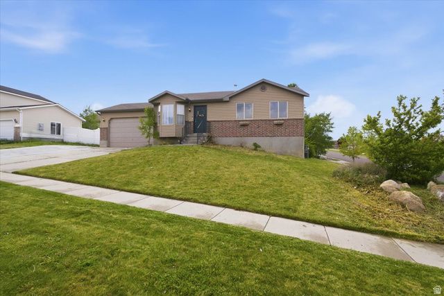 6822 S HIGH BLUFF DR, West Jordan, UT 84081
