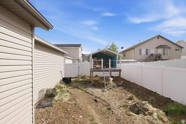 6822 S HIGH BLUFF DR, West Jordan, UT 84081