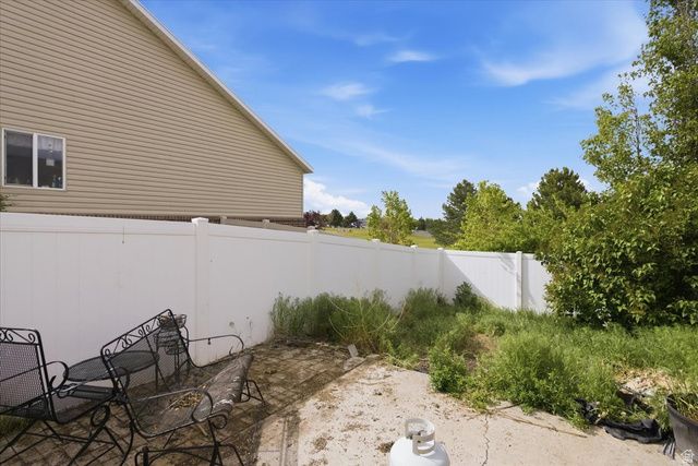 6822 S HIGH BLUFF DR, West Jordan, UT 84081