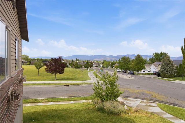 6822 S HIGH BLUFF DR, West Jordan, UT 84081