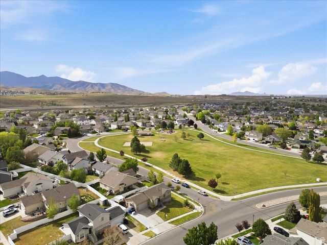 6822 S HIGH BLUFF DR, West Jordan, UT 84081