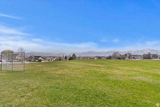 6822 S HIGH BLUFF DR, West Jordan, UT 84081
