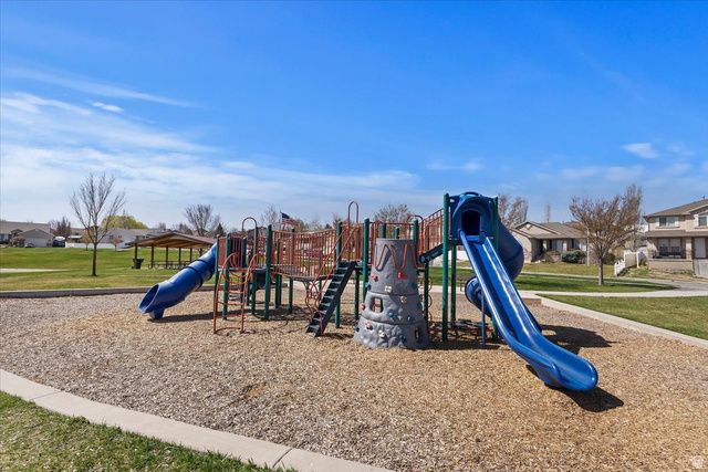 6822 S HIGH BLUFF DR, West Jordan, UT 84081