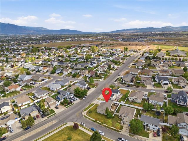 6822 S HIGH BLUFF DR, West Jordan, UT 84081