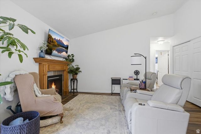 6822 S HIGH BLUFF DR, West Jordan, UT 84081