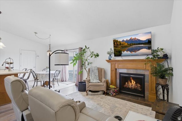 6822 S HIGH BLUFF DR, West Jordan, UT 84081