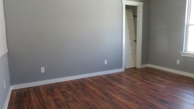 107 Scurlock Avenue, Cleburne, TX 76031