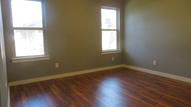 107 Scurlock Avenue, Cleburne, TX 76031