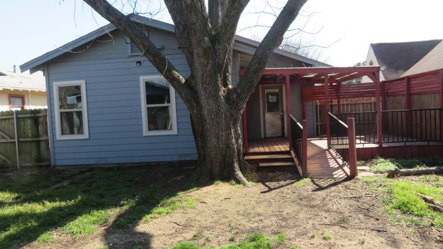 107 Scurlock Avenue, Cleburne, TX 76031