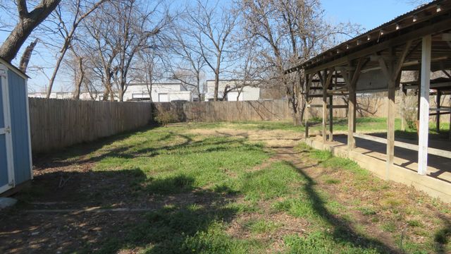 107 Scurlock Avenue, Cleburne, TX 76031
