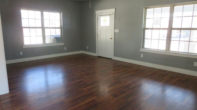 107 Scurlock Avenue, Cleburne, TX 76031