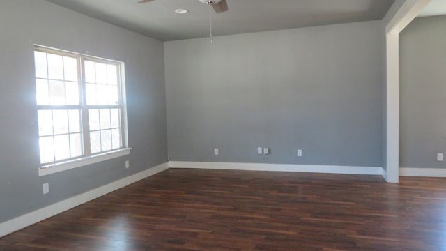 107 Scurlock Avenue, Cleburne, TX 76031