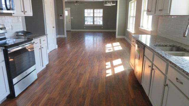 107 Scurlock Avenue, Cleburne, TX 76031