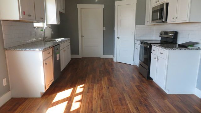 107 Scurlock Avenue, Cleburne, TX 76031