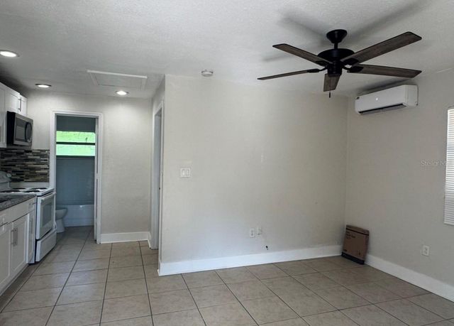 10022 N LANTANA AVENUE A, Tampa, FL 33612