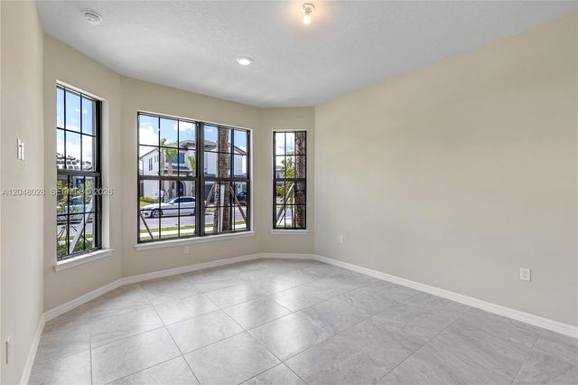 4480 Gramercy Dr, Oakland Park, FL 33309
